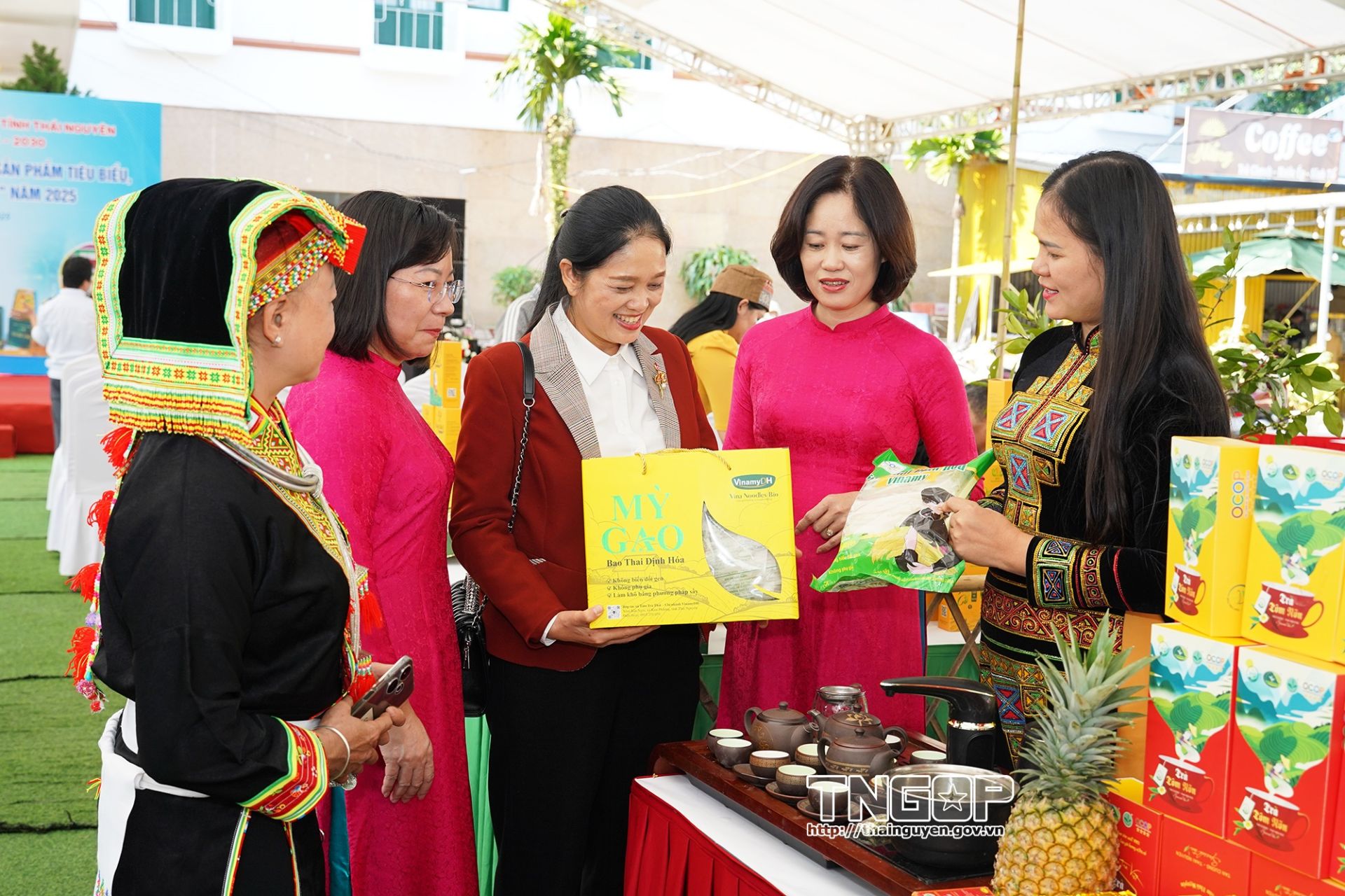 Các nhân tố ảnh hưởng tới ý định mua sản phẩm đạt chứng nhận OCOP của người M.Cwin800.com thể thao, casino live, bắn cá và slot nổ hũ thành phố Thái Nguyên