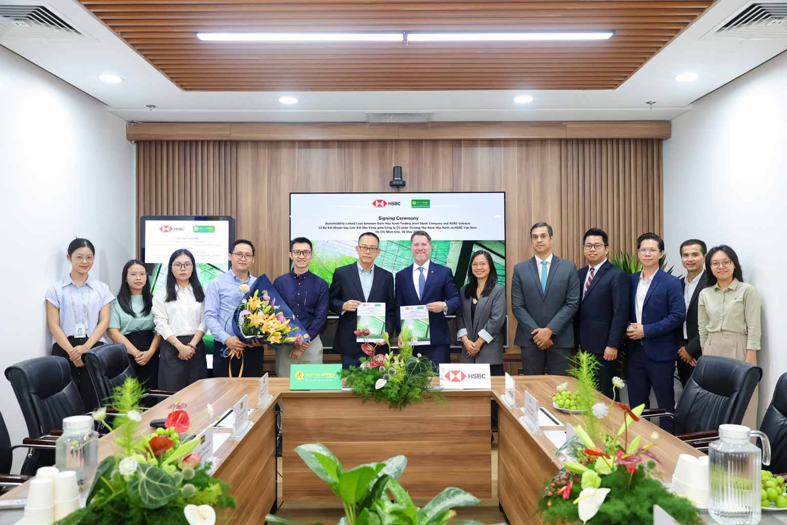 HSBC mở rộng tài chính xanh tại Việt Nam với khoản tín dụng ESG cho Bách Hóa Xanh