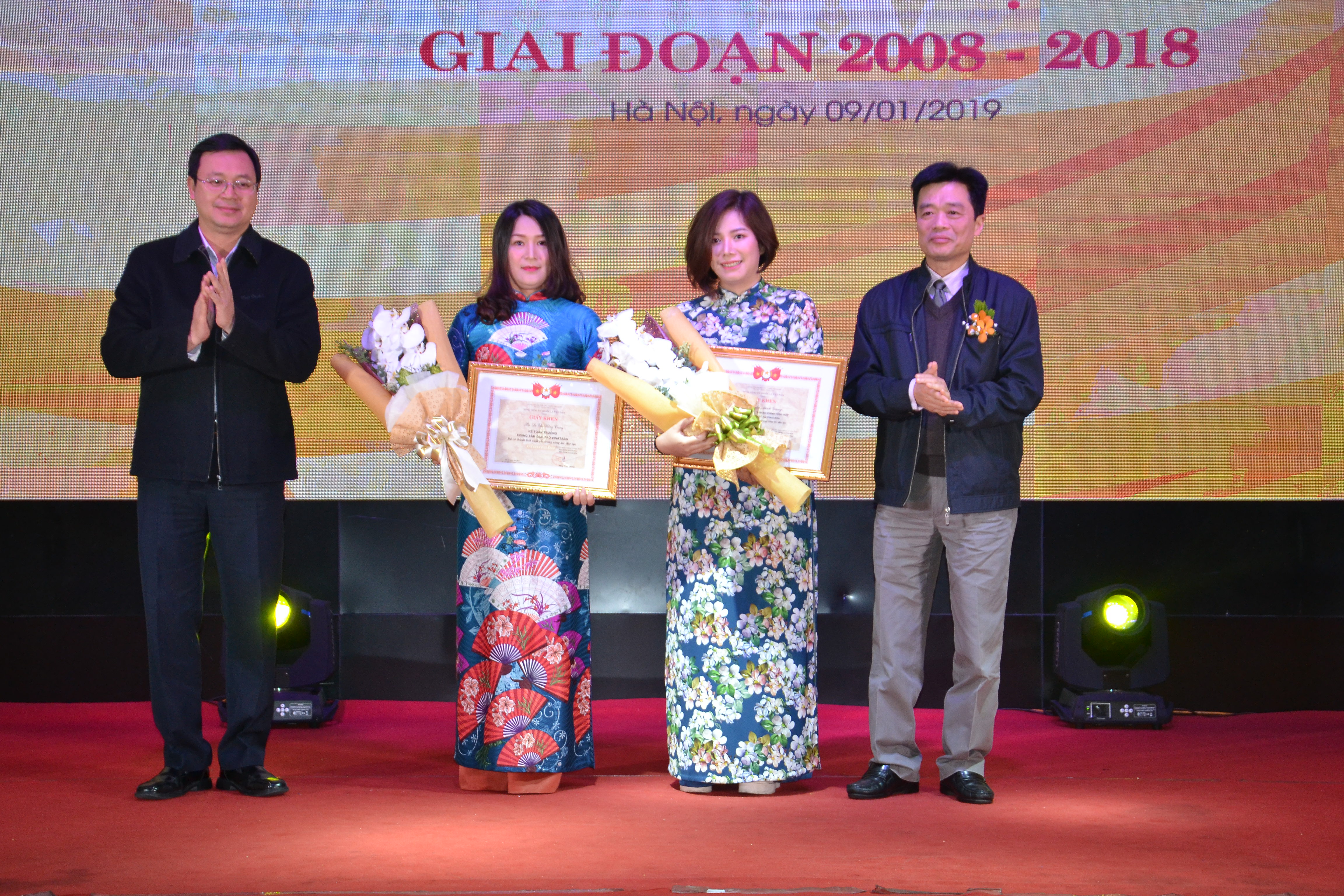 trao giây khen