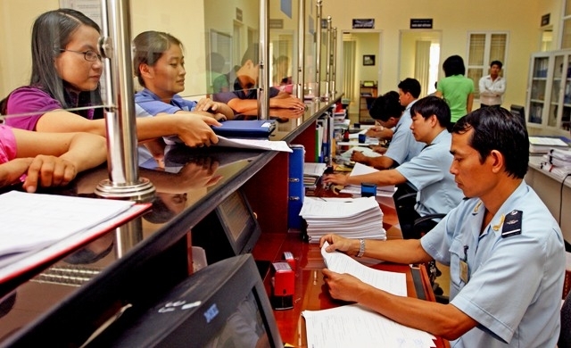 Hạn chế thu phí, lệ phí hải quan bằng tiền mặt