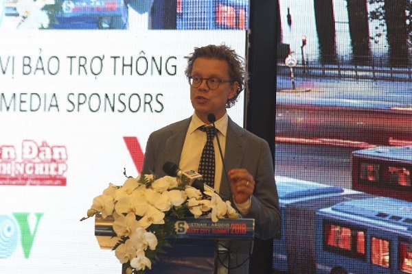ông Pereric Hogberg khẳng định về giải pháp tạo ra một thành phố thông minh của hiện tại và tương lai