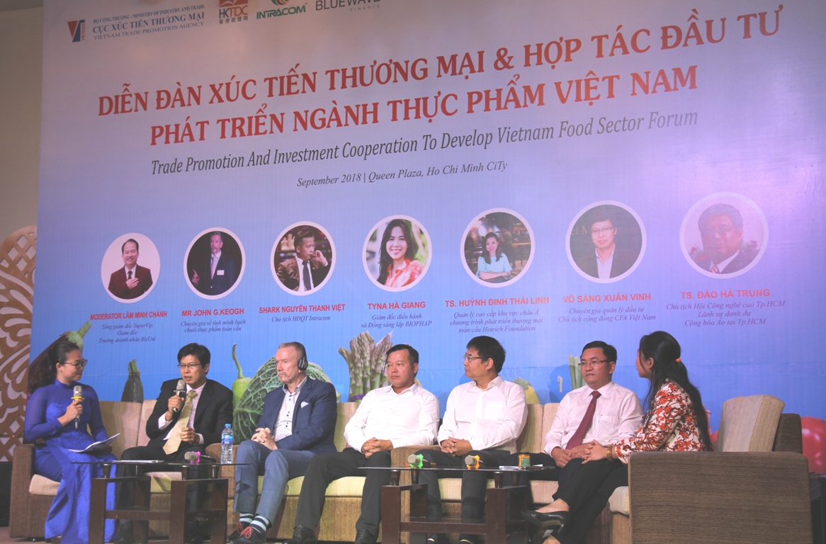 Các chuyên gia kinh tế tham gia tọa đàm trong diễn đàn Diễn đàn Xúc tiến thương mại ngành Link vào Cwin Cá Cược Thể Thao 2026 