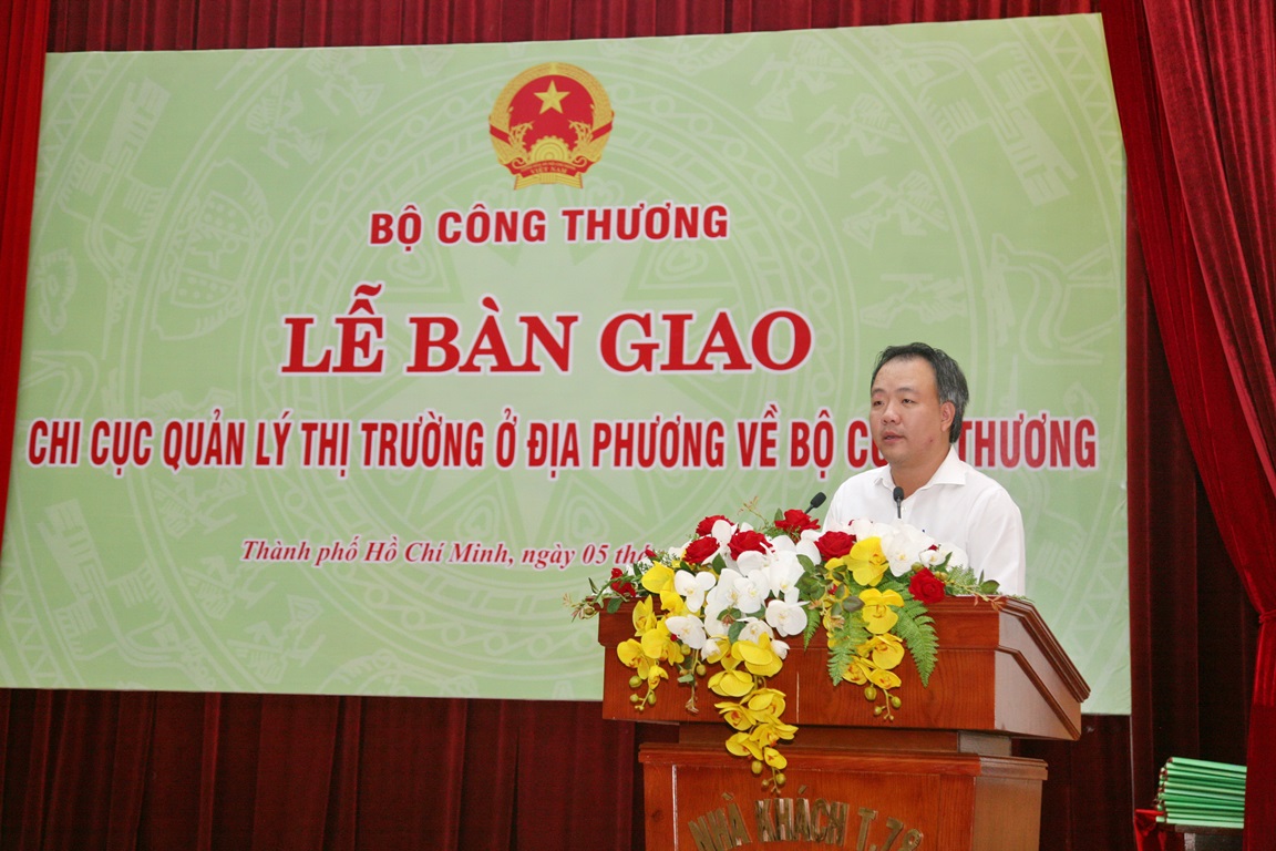 Ông Trần Hữu Linh - Tổng Cục trưởng, Tổng Cục QLTT điều hành buổi lễ bàn giao 21 Chi cục QLTT phía Nam về Cwin63 sân chơi đỉnh cao