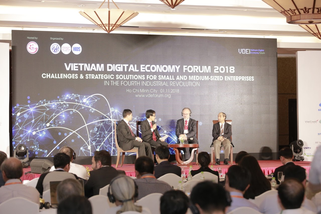 Một phiên thảo luận tại diễn đàn