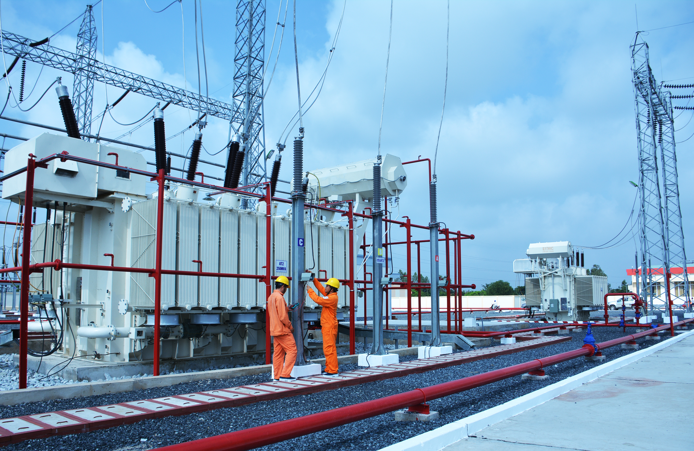 EVNSPC chuẩn bị nhiều phương án để đảm bảo cấp điện phục vụ người dân trong các dịp nghỉ lễ, tết 2019
