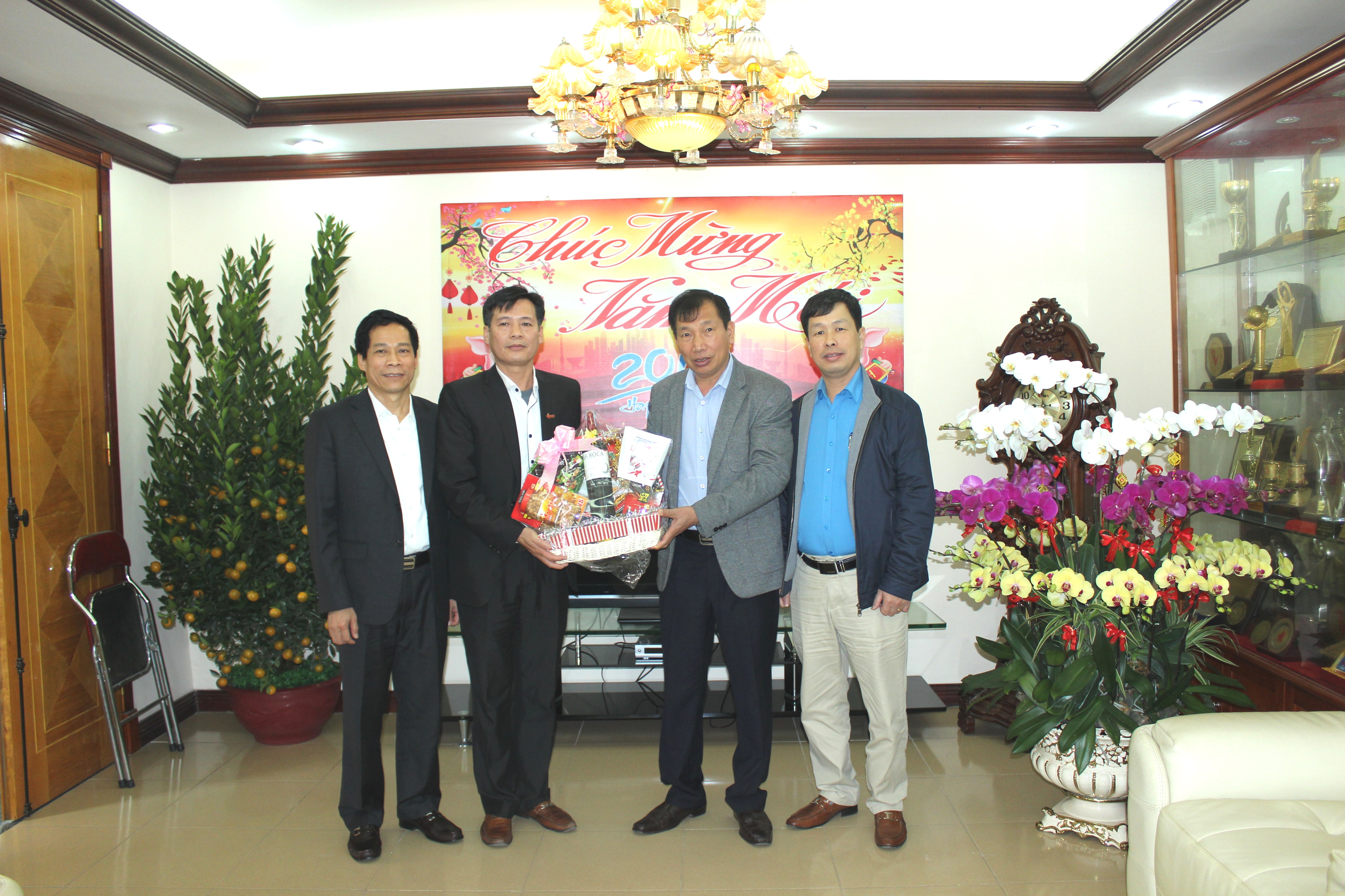 Trao quà Tết tại Đạm Hà Bắc 