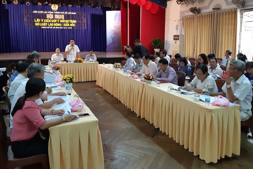 Góp ý Dự thảo Bộ Luật Lao động: Phải trả tiền lương làm thêm giờ theo mức lũy tiến