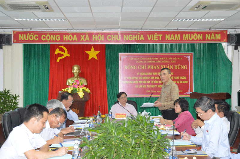 Đoàn công tác làm việc tại Công ty Nhôm Đắk Nông
