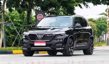 Hyundai Santa Fe và VinFast Lux SA2.0 thống trị phân khúc SUV 7 chỗ