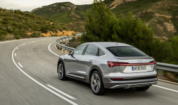 Audi E-Tron 2021 nâng cấp phiên bản mới, thêm tính năng dành cho xe sạc tại nhà