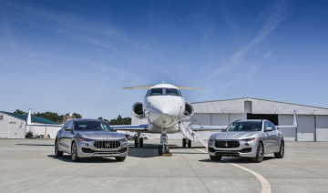 Maserati mang chuyên cơ đón khách VIP đi nghỉ dưỡng
