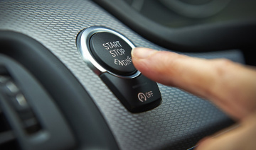 Ôtô đang chạy, bấm vào nút khởi động có ảnh hưởng gì không?