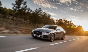 Jaguar Land Rover phát triển màn hình cảm ứng chống COVID-19