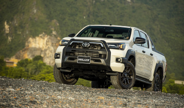 Toyota Hilux 2020 cập bến thị trường Việt Nam: thêm trang bị, giá từ 628 triệu đồng