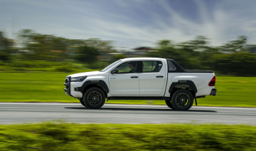Giá lăn bánh Toyota Hilux 2020 mới nhất