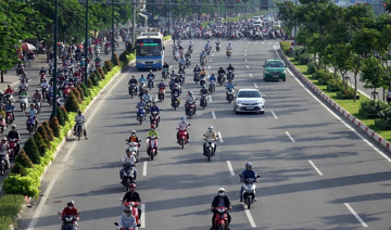 Xe máy đi sai làn đường bị phạt bao nhiêu tiền?