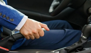Xe ô tô phát tiếng ồn khi đạp phanh là do đâu?