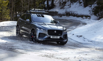 Jaguar F-Pace thế hệ mới ra mắt: Lột xác về nội thất, thêm trang bị