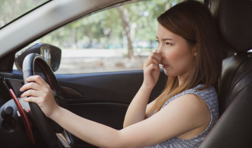 Nguyên nhân ô tô phát sinh mùi khí thải khó chịu