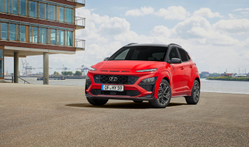Hyundai Kona 2021 ra mắt: Thêm tuỳ chọn động cơ và an toàn, chờ ngày về Việt Nam
