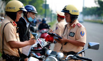 Làm gì khi bị cảnh sát Cwincom Cá cược thể thao dừng xe?