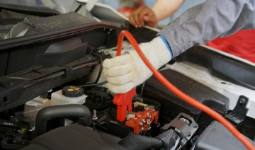 Cách đấu nối đúng chuẩn khi 'chết' ắc-quy của xe ô tô