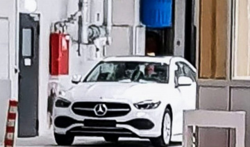 Mercedes-Benz C-Class 2022 lộ diện không che chắn