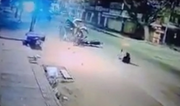 Ba chiếc xe chạy tốc độ cao và cú đâm kinh hoàng giữa ngã ba