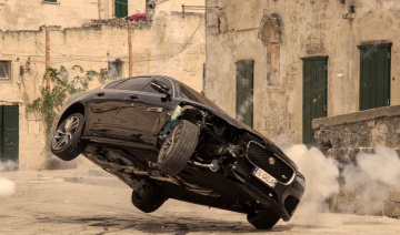 Jaguar XF rượt đuổi ngoạn mục trong phim James Bond mới 'No Time To Die'