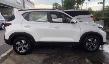 Kia Sonet cập bến đại lý, chờ giá bán từ Toyota Raize