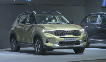 Kia Sonet bất ngờ ra mắt tại Việt Nam, chốt giá từ 499 triệu đồng
