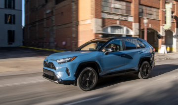 Toyota RAV4 SE Hybrid 2022: Giá rẻ hơn, thể thao hơn