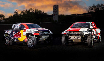 Toyota GR DKR Hilux T1+: Kẻ thách thức Dakar 2022