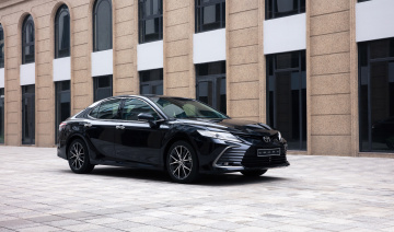 Toyota Camry 2022 cập bến thị trường Việt Nam: 4 phiên bản giá từ 1,050 tỷ đồng, thêm bản hybrid