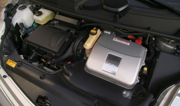 Tại sao Toyota tiếp tục sử dụng công nghệ pin 25 năm tuổi?
