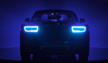 Mức độ cá nhân hóa tuyệt đỉnh của chiếc Rolls-Royce Phantom nội thất gỗ Koa Hawaii đắt giá