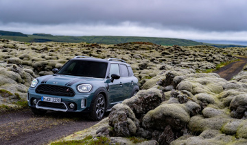 MINI Countryman thế hệ mới cập bến thị trường Việt Nam với 2 phiên bản