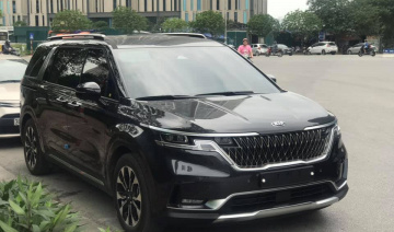 Kia Sedona 2021 bị bắt gặp trên đường phố Hà Nội