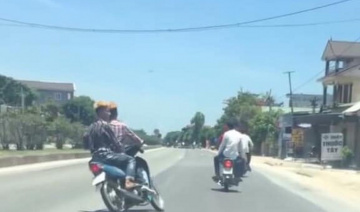 Đi xe lạng lách, đánh võng bị xử phạt bao nhiêu năm 2021?