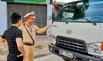 Lỗi xe không dán phù hiệu khi lưu thông phạt bao nhiêu tiền?