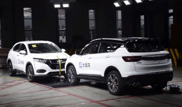Xem Honda HR-V và Proton X50 đối đầu... theo đúng nghĩa đen