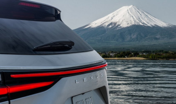Lexus NX 2022 hoàn toàn mới lộ diện ảnh teaser đầu tiên