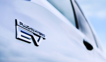 Mitsubishi Outlander PHEV 2022 tung teaser