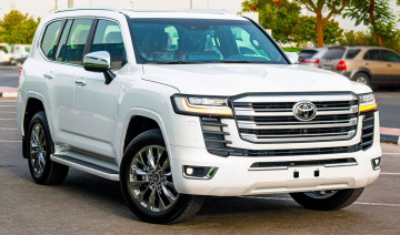 Toyota Land Cruiser 2021 cập bến thị trường Việt Nam: nâng cấp ngoại hình và trang bị, giá 4,06 tỷ đồng