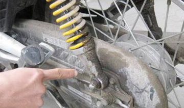 Giảm xóc xe máy bị chảy dầu là do đâu?