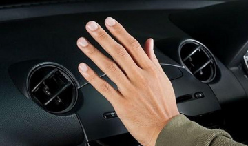 Điều hòa ô tô không mát khi xe đứng yên là do đâu?