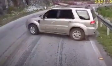 Tài xế SUV mất lái đường đèo và cái kết "hú hồn"