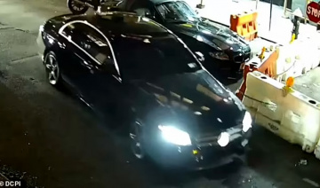 Cảnh sát Mỹ truy lùng băng cướp chuyên dùng xe Mercedes-Benz màu đen