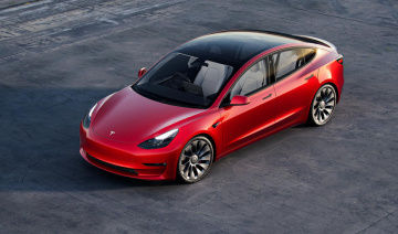 Tesla: Khả năng cháy nổ của xe điện thấp hơn 11 lần so với xe xăng