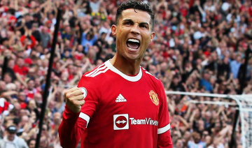Ronaldo có thể mua siêu xe gì với chỉ một tuần lương ở MU?